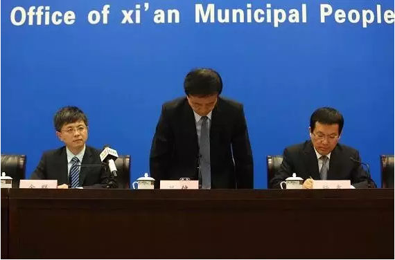 西安市委常委、市常務(wù)副市長(zhǎng)呂健鞠躬道歉