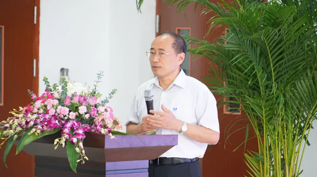 依愛消防石險(xiǎn)峰總經(jīng)理在啟用儀式上致辭